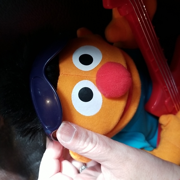 Rocking ernie  from sesame street musical plush - Picture 3 of 8